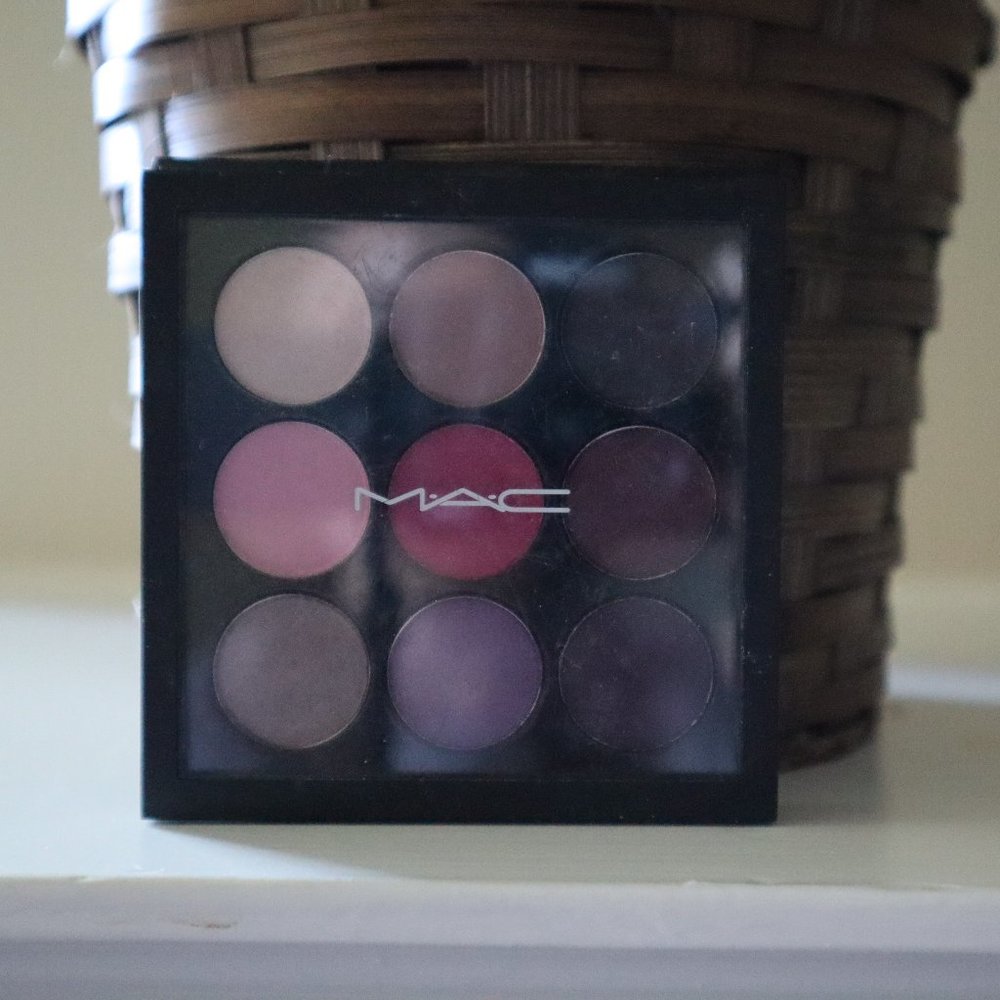 MAC 9-color Eyeshadow Palette